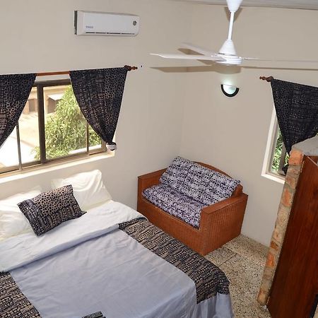 The Sleepy Hippo Hotel Acra Exterior foto