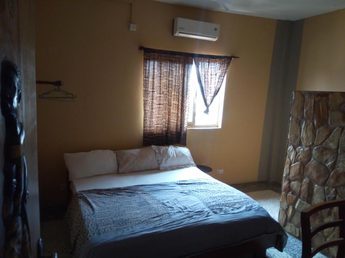 The Sleepy Hippo Hotel Acra Exterior foto