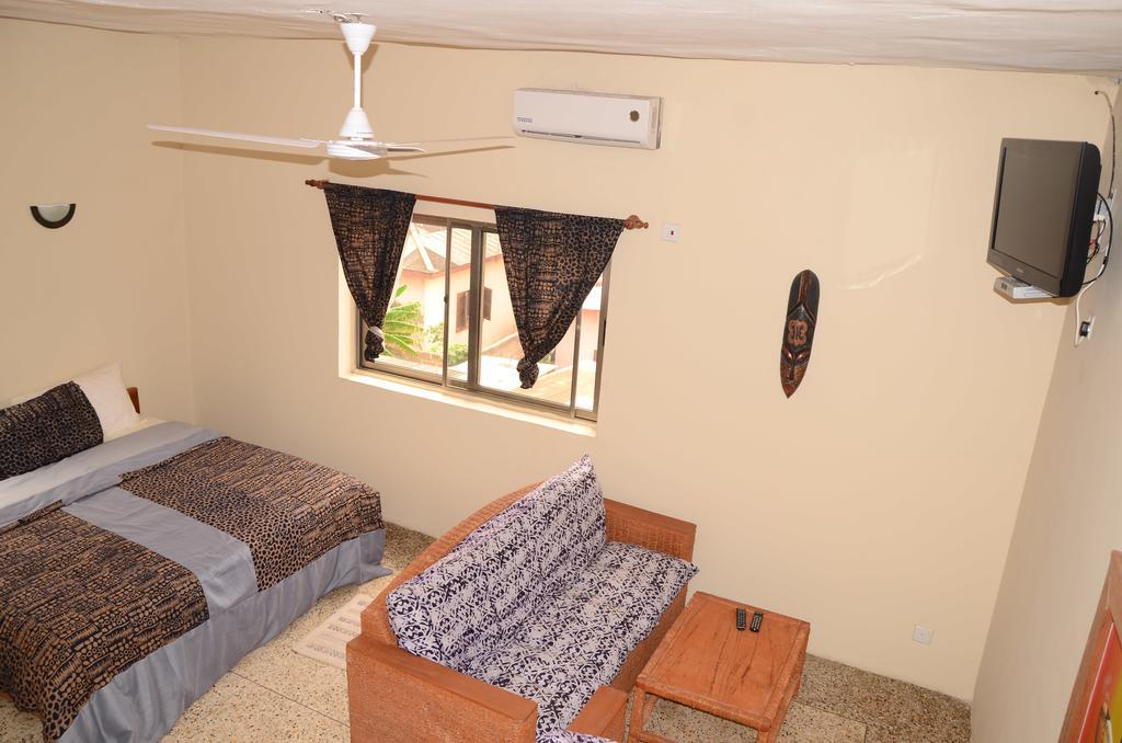 The Sleepy Hippo Hotel Acra Exterior foto