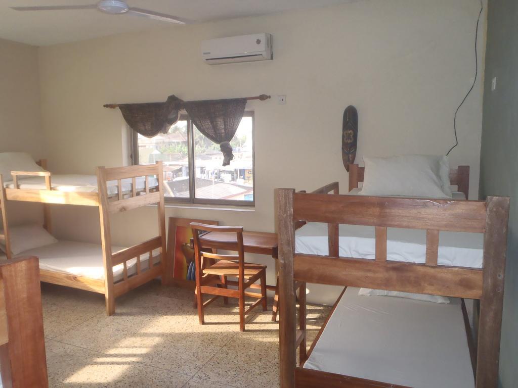 The Sleepy Hippo Hotel Acra Habitación foto