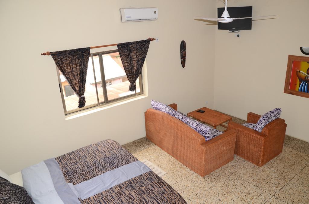 The Sleepy Hippo Hotel Acra Habitación foto