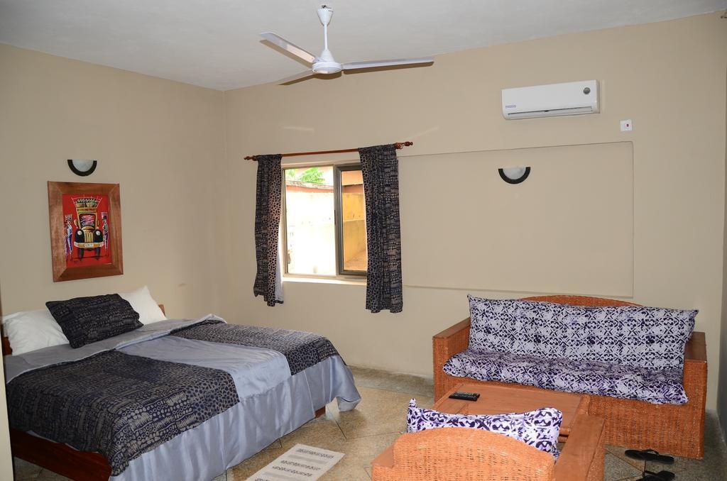 The Sleepy Hippo Hotel Acra Habitación foto
